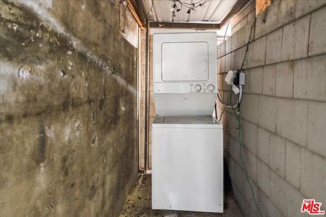 2951 Park Center Drive, Los Angeles, CA 90068