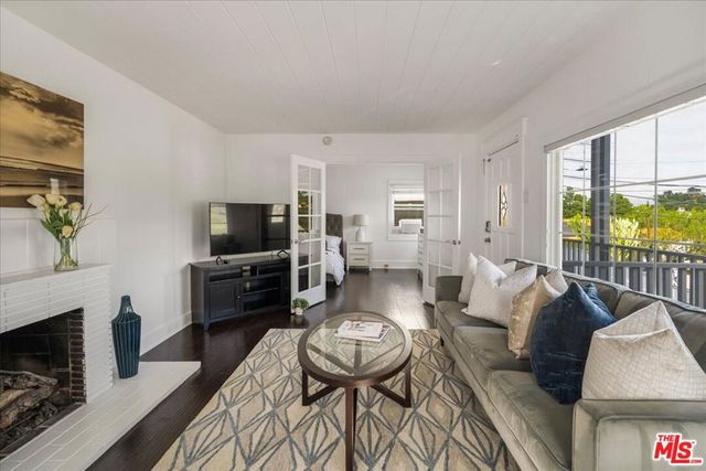 2951 Park Center Drive, Los Angeles, CA 90068