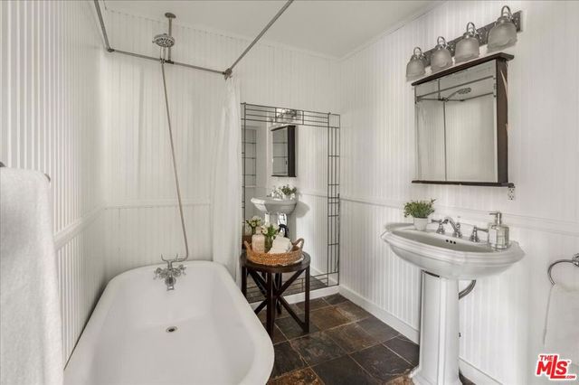 2951 Park Center Drive, Los Angeles, CA 90068