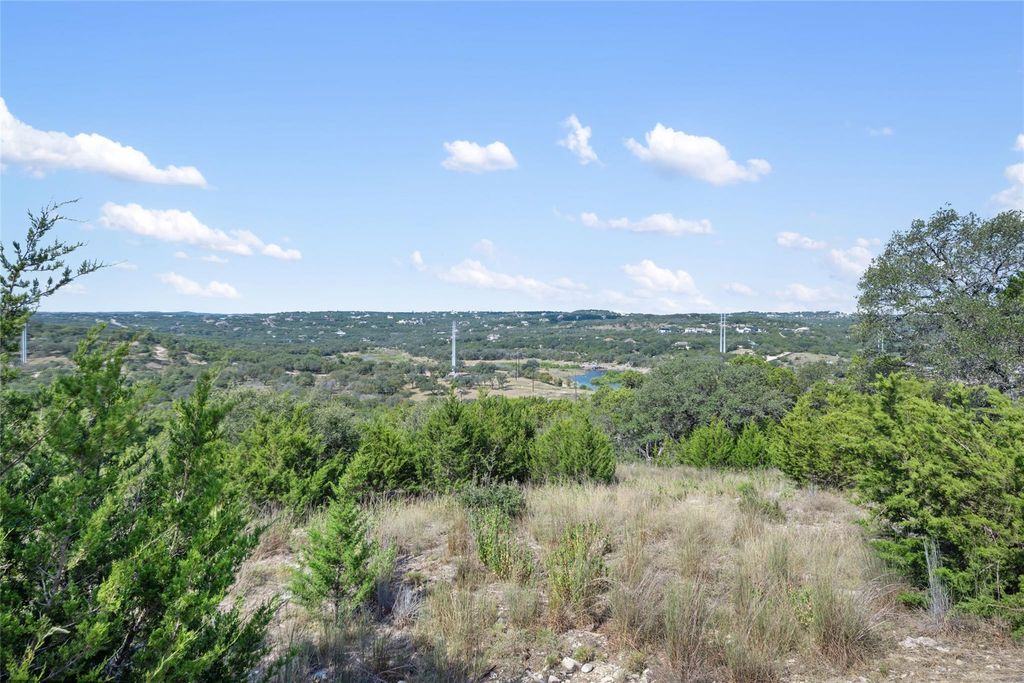 2808 Lakehurst RD, Spicewood, TX 78669