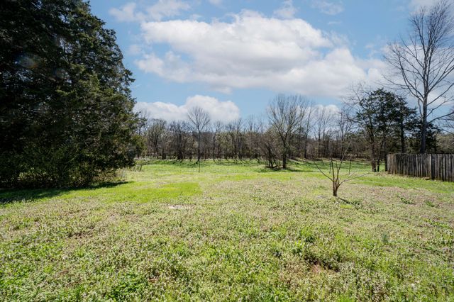 124 Breeze Dr, Murfreesboro, TN 37129