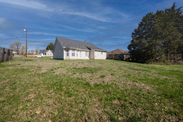 124 Breeze Dr, Murfreesboro, TN 37129