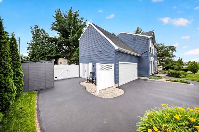 5000 Dongara Ln, Clay, NY 13041