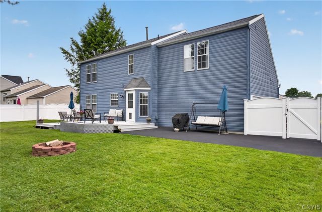 5000 Dongara Ln, Clay, NY 13041