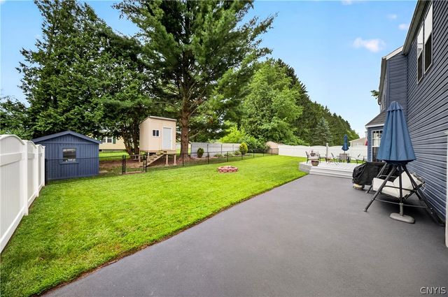 5000 Dongara Ln, Clay, NY 13041