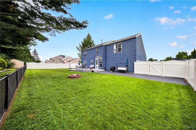 5000 Dongara Ln, Clay, NY 13041