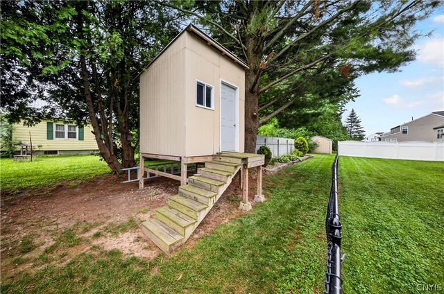 5000 Dongara Ln, Clay, NY 13041