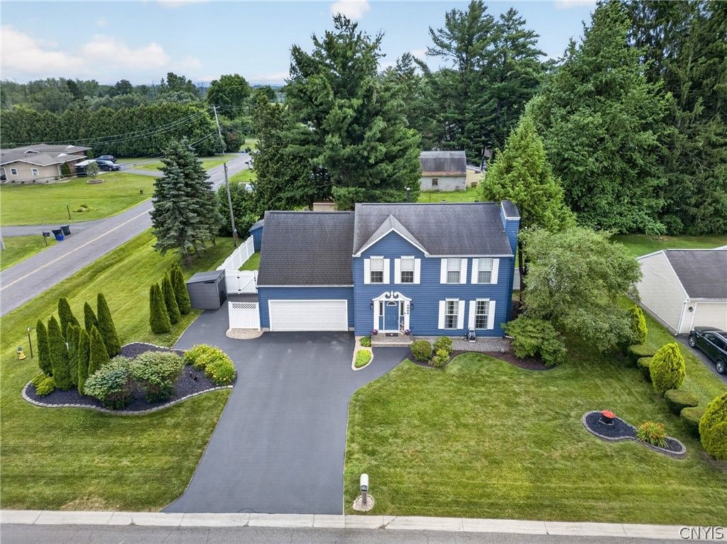 5000 Dongara Ln, Clay, NY 13041