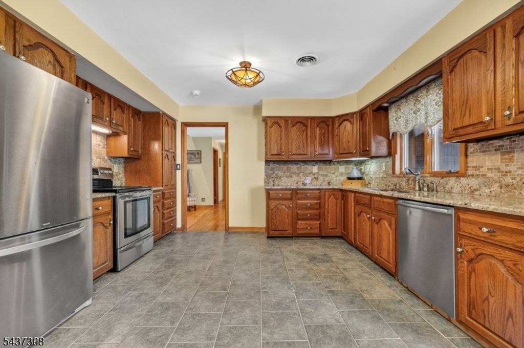 42 Goldfinch Ln, West Milford Twp., NJ 07421 — photo 3