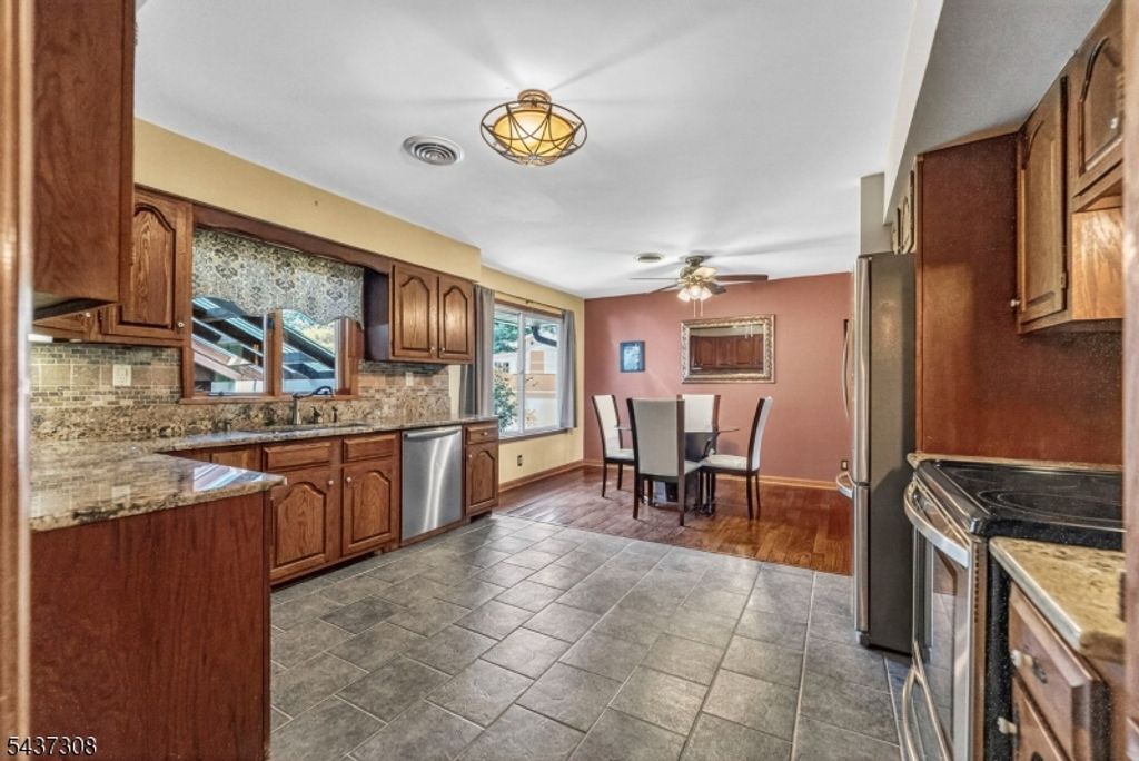 42 Goldfinch Ln, West Milford Twp., NJ 07421 — photo 4
