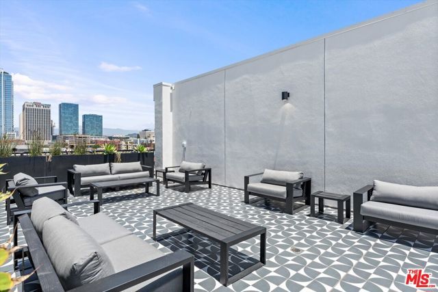 904 S New Hampshire Avenue 302, Los Angeles, CA 90006