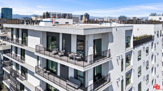 904 S New Hampshire Avenue 302, Los Angeles, CA 90006