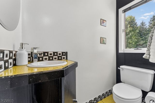 33 Murray Dr, Hillsborough Twp., NJ 08844