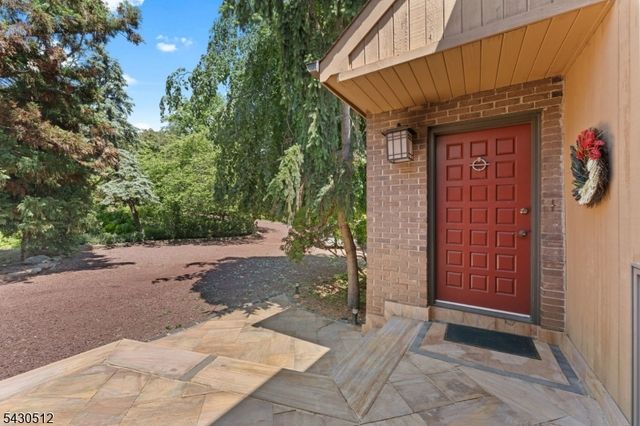 33 Murray Dr, Hillsborough Twp., NJ 08844