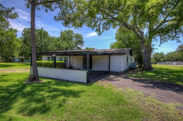 552 Oak Leaf Trail, East Tawakoni, TX 75472