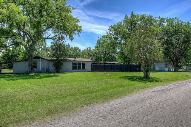 552 Oak Leaf Trail, East Tawakoni, TX 75472