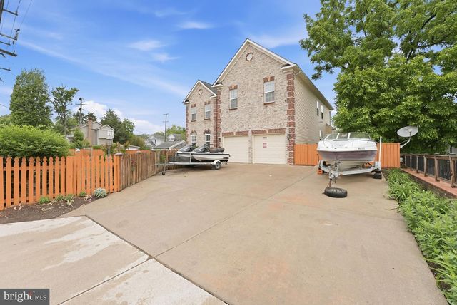 2914 POPKINS LN, Alexandria, VA 22306