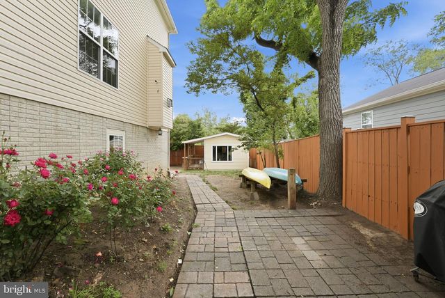 2914 POPKINS LN, Alexandria, VA 22306