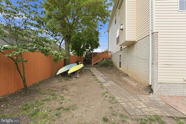 2914 POPKINS LN, Alexandria, VA 22306