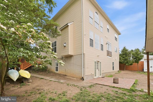 2914 POPKINS LN, Alexandria, VA 22306
