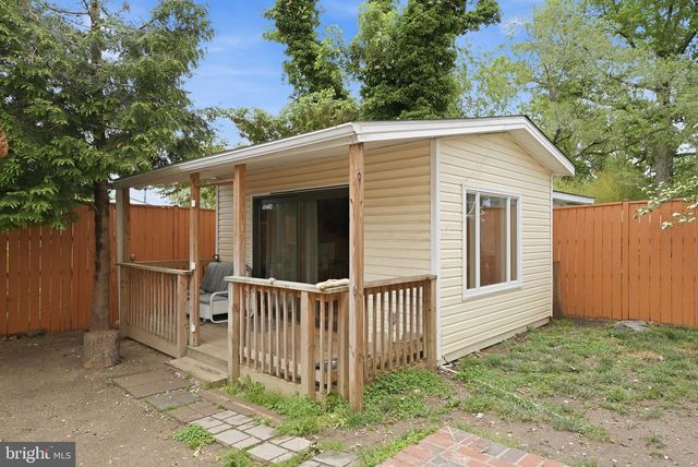 2914 POPKINS LN, Alexandria, VA 22306