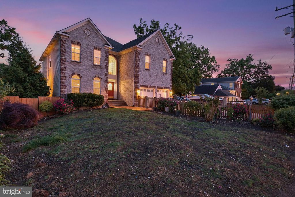 2914 POPKINS LN, Alexandria, VA 22306