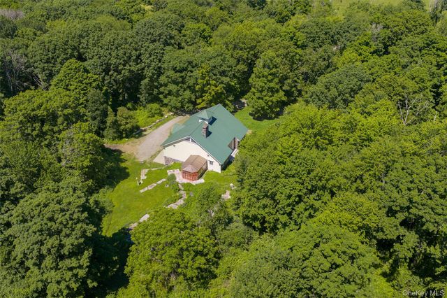 46 Hoxie Road, Millbrook, NY 12545