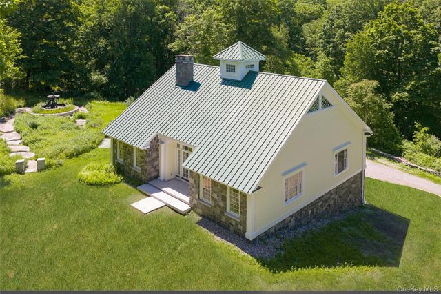 46 Hoxie Road, Millbrook, NY 12545