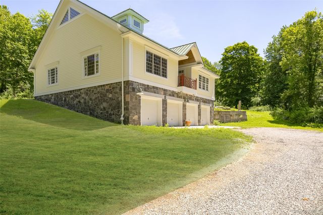 46 Hoxie Road, Millbrook, NY 12545