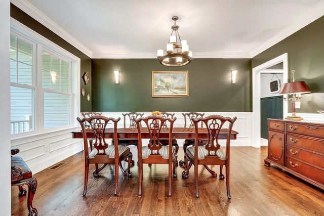 10 Dudley Rd, Bedford, MA 01730