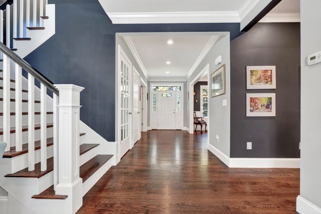 10 Dudley Rd, Bedford, MA 01730