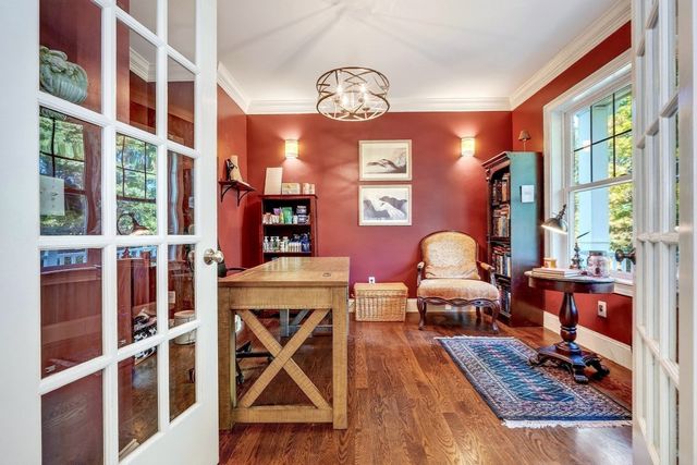 10 Dudley Rd, Bedford, MA 01730