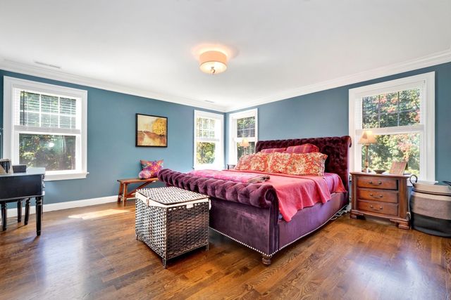 10 Dudley Rd, Bedford, MA 01730