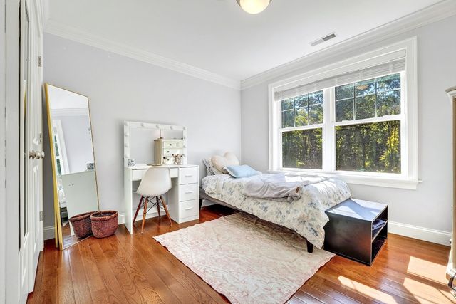 10 Dudley Rd, Bedford, MA 01730