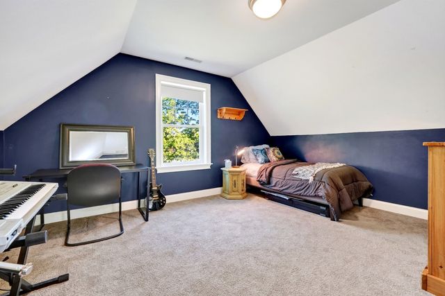 10 Dudley Rd, Bedford, MA 01730
