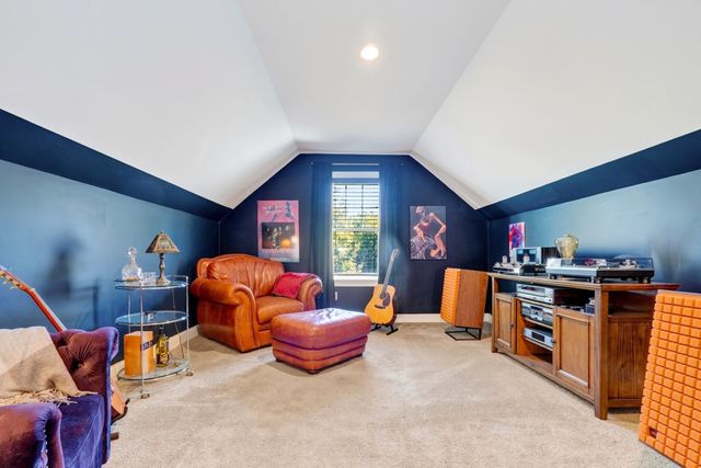 10 Dudley Rd, Bedford, MA 01730