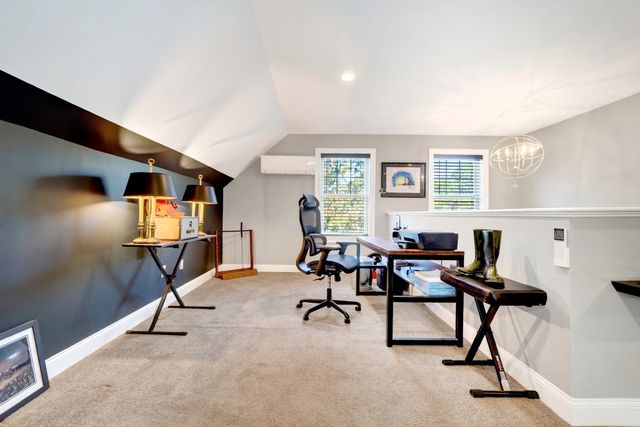 10 Dudley Rd, Bedford, MA 01730