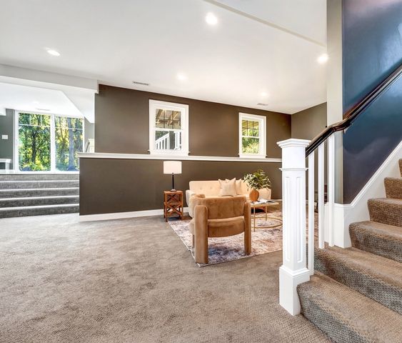 10 Dudley Rd, Bedford, MA 01730