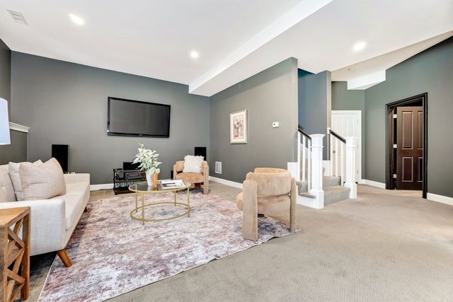 10 Dudley Rd, Bedford, MA 01730