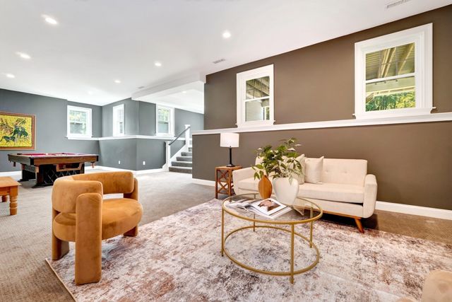 10 Dudley Rd, Bedford, MA 01730