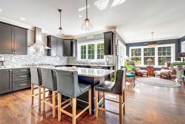 10 Dudley Rd, Bedford, MA 01730