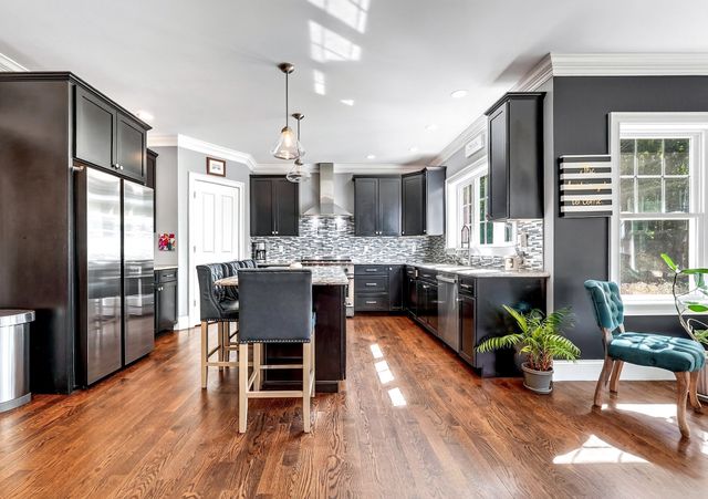 10 Dudley Rd, Bedford, MA 01730