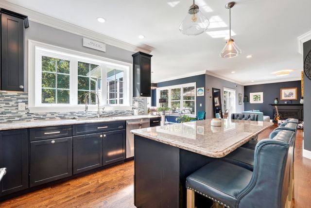 10 Dudley Rd, Bedford, MA 01730