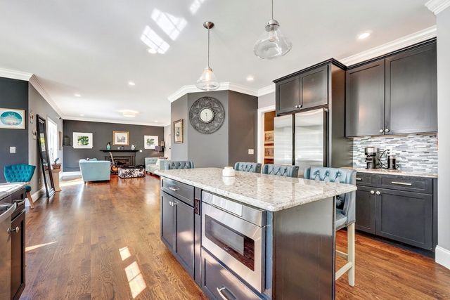 10 Dudley Rd, Bedford, MA 01730