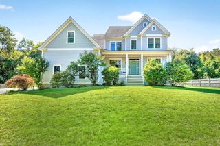10 Dudley Rd, Bedford, MA 01730