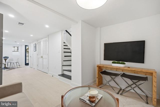 1608 33RD ST NW, Washington, DC 20007