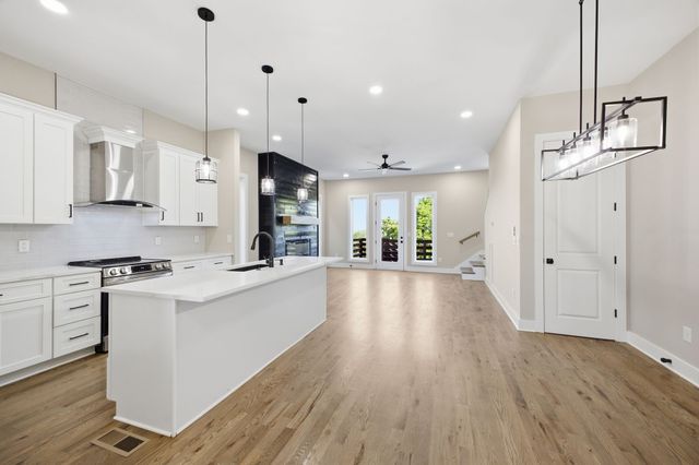 2109C W Summitt Ave, Nashville, TN 37218