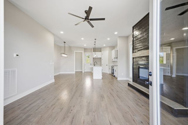 2109C W Summitt Ave, Nashville, TN 37218