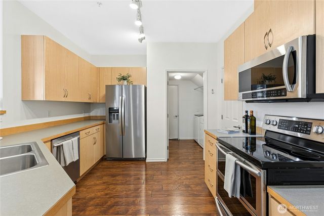 529 241st Lane SE, Sammamish, WA 98074