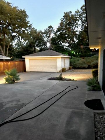 2012 Atlantic Street, Dallas, TX 75208